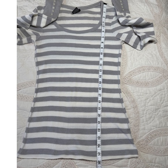 Vanity Y2K Thermal Top Grey White Striped Button Cuff Scoop Neck Womens M - Picture 5 of 7